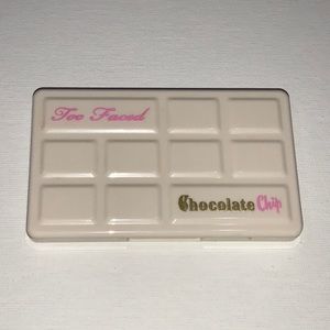 Too faced White chocolate chip palette.
